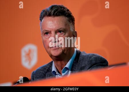 ZEIST, NIEDERLANDE - 27. AUGUST: Trainer Louis van Gaal aus den Niederlanden während einer Pressekonferenz des KNVB auf dem KNVB Campus am 27. August 2021 in Zeist, Niederlande. (Foto von Peter Lous/Orange Picturs) Stockfoto