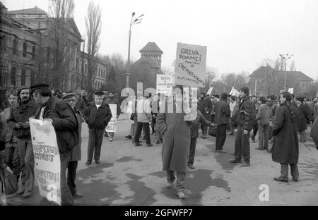 Bukarest, Rumänien,1990. Die Filmemacher treten unmittelbar nach dem Fall des Kommunismus in Hungerstreik, um die Unabhängigkeit vom Kulturministerium (Ministerul Culturii) zu erlangen. Die Forderung der Demonstranten wurde nach 4 Tagen akzeptiert, aber ein Jahr später wurde die rumänische Kinematografie erneut der Regierung untergeordnet. Stockfoto