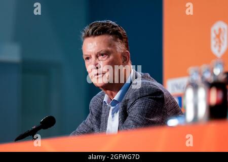 ZEIST, NIEDERLANDE - 27. AUGUST: Trainer Louis van Gaal aus den Niederlanden während einer Pressekonferenz des KNVB auf dem KNVB Campus am 27. August 2021 in Zeist, Niederlande. (Foto von Peter Lous/Orange Picturs) Stockfoto