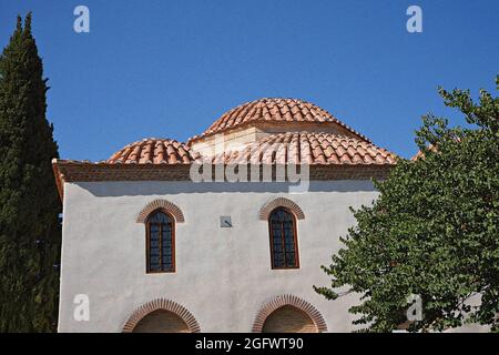 Malerische Ansicht der Fethiye Moschee eine osmanische Moschee aus dem 17. Jahrhundert und ein historisches Denkmal auf der Nordseite der antiken römischen Agora in Plaka Griechenland. Stockfoto