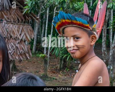 Iquitos, Peru - Dez 2019: Porträt eines Jungen – eines Bewohners Perus. Bora, Nativa Bora Comunidad. Amazonien, Lateinamerika. Stockfoto