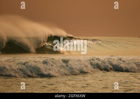 Wellen krachen am Martinique Beach Stockfoto