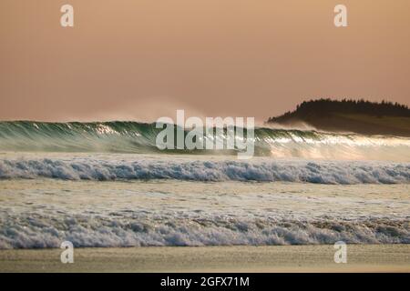 Wellen schlagen im Martinique Beach Provincial Park Stockfoto