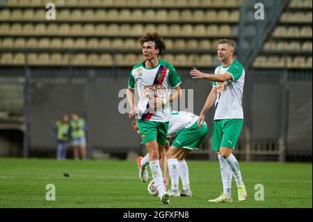 Zaporizhzhia, Ukraine - 26. August 2021: Das UEFA Europa League Spiel zwischen FC Zorya Luhansk und FC Rapid Wien Stockfoto