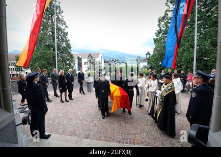 Der Sarg von Prinzessin Marie von und zu Liechtenstein kommt am 26. August 2021 in Begleitung von Prinz Hans Adam II., Prinz Alois und Prinzessin Sophie in Beieren an der Kathedrale St. Florin in Vaduz an Foto: IKR/Albert Nieboer/Netherlands OUT/Point de Vue OUT Stockfoto