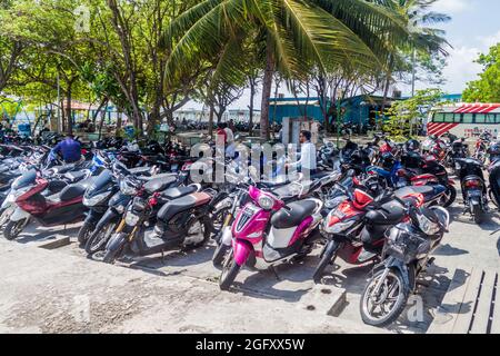 MALE, MALEDIVEN - 11. JULI 2016 Motorradparkplatz in Male Stockfoto