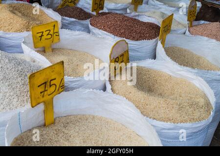 Reissorten auf einem Markt in Nuwara Eliya, Sri Lanka Stockfoto