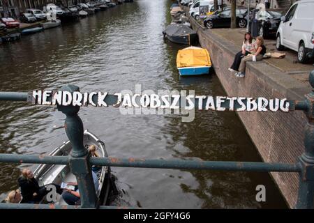 Brückenschild Hendrick Jacobsz Staetsbrug In Amsterdam Niederlande 20-8-2021 Stockfoto