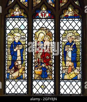 Buntglasfenster in der Holy Trinity Church, Long Melford, Suffolk, East Anglia, England, VEREINIGTES KÖNIGREICH Stockfoto