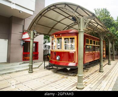 Medellín, Antioquia / Kolumbien - 15. August 2021. Das erste Auto der Straßenbahn der Stadt, die im Januar 1887 eingeweiht wurde Stockfoto