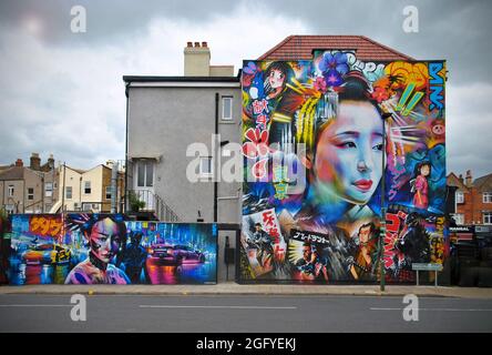 Großes Wandgemälde mit japanischem Thema des britischen Künstlers Dan Kitchener in Penge, Süd-London. Stockfoto