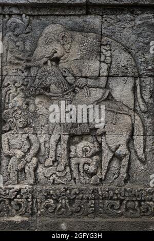 Geschnitzter Stein auf dem Stein penataran Tempel (Panataran Tempel), Blitar, Ost-Java Indonesien Stockfoto