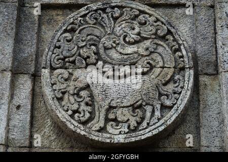 Geschnitzter Stein auf dem Stein penataran Tempel (Panataran Tempel), Blitar, Ost-Java Indonesien Stockfoto