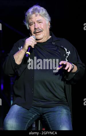 Holmdel, NJ, USA. August 2021. Tony Orlando tritt beim Treffen von Cousin Brucie im Palisades Park im PNC Bank Arts Center auf. 26. August 2021. Quelle: John Barrett/Phot Olink/Media Punch/Alamy Live News Stockfoto