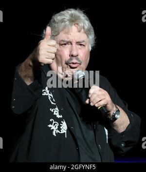 Holmdel, NJ, USA. August 2021. Tony Orlando tritt beim Treffen von Cousin Brucie im Palisades Park im PNC Bank Arts Center auf. 26. August 2021. Quelle: John Barrett/Phot Olink/Media Punch/Alamy Live News Stockfoto