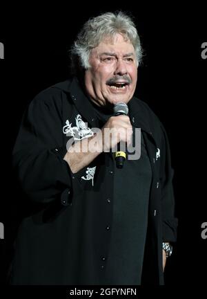 Holmdel, NJ, USA. August 2021. Tony Orlando tritt beim Treffen von Cousin Brucie im Palisades Park im PNC Bank Arts Center auf. 26. August 2021. Quelle: John Barrett/Phot Olink/Media Punch/Alamy Live News Stockfoto