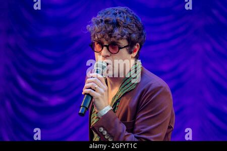 The Kooks beim Victorious Festival 2021, Southsea Common, Portsmouth, Hampshire, Großbritannien 27 Aug 2021. Kredit: Charlie Raven/Alamy Live Nachrichten Stockfoto