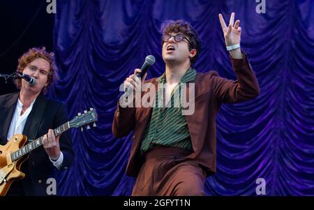 The Kooks beim Victorious Festival 2021, Southsea Common, Portsmouth, Hampshire, Großbritannien 27 Aug 2021. Kredit: Charlie Raven/Alamy Live Nachrichten Stockfoto