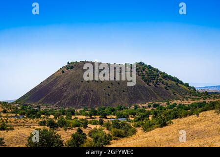 Sandal-Divlit Vulkan Cone. Kula Volcanic Geopark, Manisa, Türkei. Stockfoto