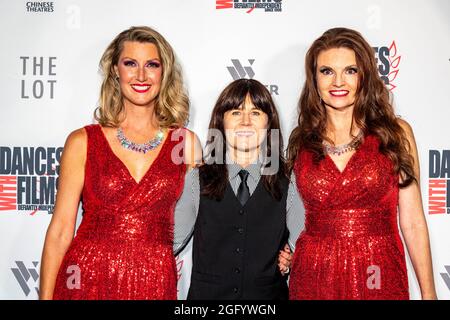 Theresa Burkhart Gallagher, Andrea Maxwell und Jackie Monahan nehmen am 26. August 2021 an der 24. Jährlichen Dances with Films Festival „The Art of Protest“-Premiere im TCL Chinese Theatre, Los Angeles, CA Teil Stockfoto