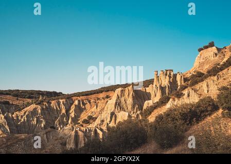 Der vulkanische Geopark Kula und die Feenkamine sind ein geologisches Erbe in Kula, Manisa. Stockfoto