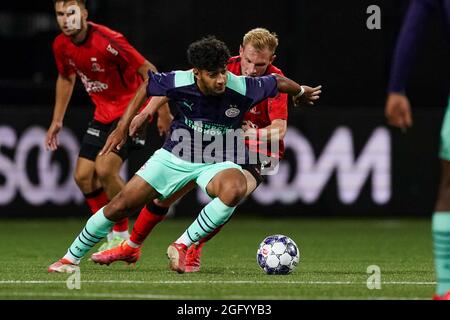 HELMOND, NIEDERLANDE - 27. AUGUST: Ismael Saibari ben el basra vom PSV U23 während des niederländischen Keukenkampioendivisie-Spiels zwischen Helmond Sport und PSV U23 im SolarUnie Stadion am 27. August 2021 in Helmond, Niederlande (Foto: Jeroen Meuwsen/Orange Picches) Stockfoto