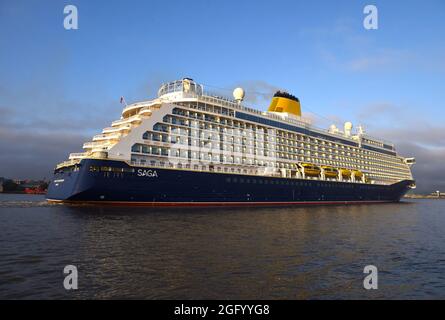 27/08/2021. Tilbury UK. Das Saga-Schiff Spirit of Discovery kehrt zum internationalen Kreuzfahrthafen von London auf der Themse zurück. Stockfoto