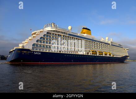 27/08/2021. Tilbury UK. Das Saga-Schiff Spirit of Discovery kehrt zum internationalen Kreuzfahrthafen von London auf der Themse zurück. Stockfoto