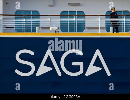 27/08/2021. Tilbury UK. Das Saga-Schiff Spirit of Discovery kehrt zum internationalen Kreuzfahrthafen von London auf der Themse zurück. Stockfoto