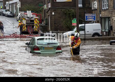 Hochwasser in Haworth, West Yorkshire, am zweiten Weihnachtsfeiertag 2015 Stockfoto