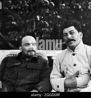 Stalin und Lenin in Gorki, vor den Toren Moskaus, September 1922. Stockfoto