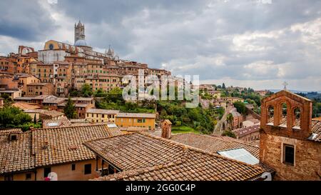 Panoramablick auf die Stadt Siena in der Toskana, Italien Stockfoto