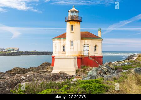 Bandon, Oregon, USA. Der Coquille River Lighthouse an der Küste von Oregon. Stockfoto