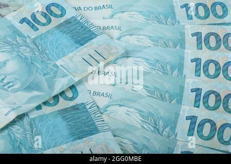 Brasilianisches Geld. 100-reais-Banknoten. Stockfoto