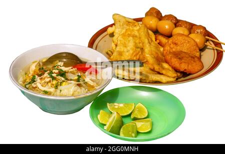 Soto Ayam, eine traditionelle indonesische Hühnersuppe Stockfoto