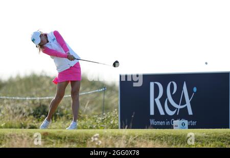 Annabell Fuller vom Team GB&I spielt vom 15. Abschlag während des Curtis Cup Day 2021 2 - Nachmittag Fourball's Foursoms im Conwy Golf Club, Conwy, Wales Stockfoto