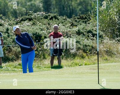 Rose Zhang des US-Teams geht während des Curtis Cup Day 2 2021 - Nachmittag Fourballs Foursomes am 27/8/21 im Conwy Golf Club, Conwy, Wales, auf das Grün Stockfoto