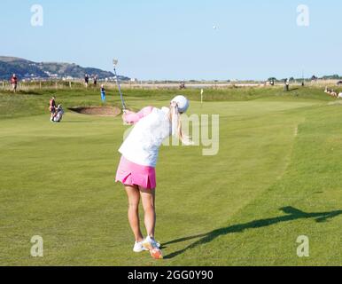 Annabell Fuller vom Team GB&I spielt während des Curtis Cup Day 2 2021 - Nachmittag Fourball's Foursomes im Conwy Golf Club, Conwy, Wales, auf den 15. Green Stockfoto