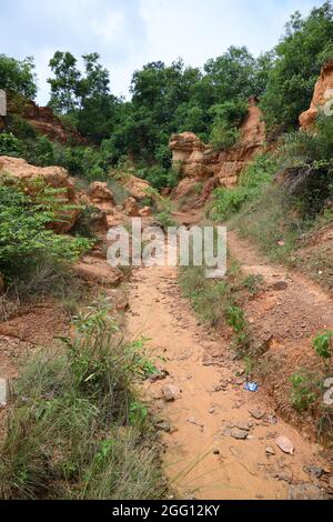 Ganganir Danga oder Gangani Schluchten des Shilabati oder Shilai Flussufers in Garbeta, West Midnavore, West Bengal, Indien. Es ist im Volksmund als „Grand“ bekannt Stockfoto