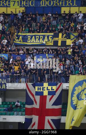 Verona, Italien, 27. August 2021. Hellas Verona Fans im Stadion während der Serie A Spiel im Stadio Marcantonio Bentegodi, Verona. Bildnachweis sollte lauten: Jonathan Moscrop / Sportimage Stockfoto