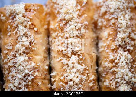 Baklava mit Nüssen, Honig und kraftvoller Zucker Stockfoto
