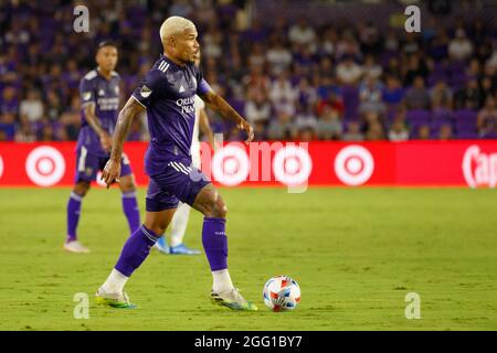Orlando, Usa. August 2021. Junior Urso (11 Orlando City) dribbelt den Ball während des Major League Soccer-Spiels zwischen Orlando City und Inter Miami im Exploria Stadium in Orlando, Florida. KEINE KOMMERZIELLE NUTZUNG. Kredit: SPP Sport Pressefoto. /Alamy Live News Stockfoto