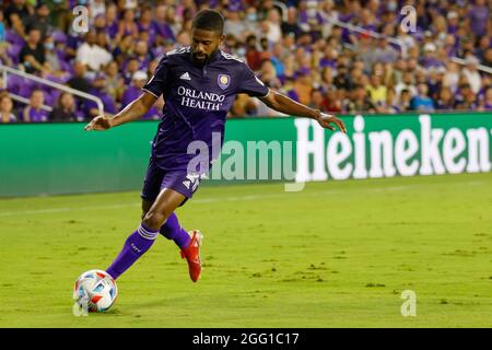 Orlando, Usa. August 2021. Ruan (2 Inter Miami) überquert den Ball während des Major League Soccer-Spiels zwischen Orlando City und Inter Miami im Exploria Stadium in Orlando, Florida. KEINE KOMMERZIELLE NUTZUNG. Kredit: SPP Sport Pressefoto. /Alamy Live News Stockfoto