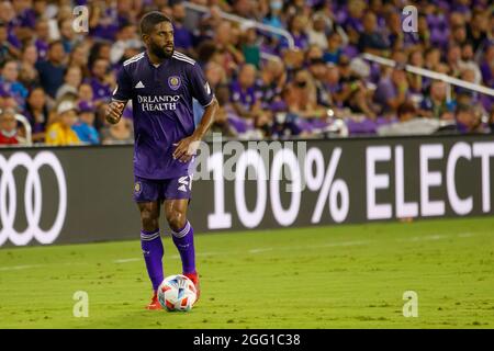 Orlando, Usa. August 2021. Ruan (2 Orlando City) sucht während des Major League Soccer-Spiels zwischen Orlando City und Inter Miami im Exploria Stadium in Orlando, Florida, nach einem Pass. KEINE KOMMERZIELLE NUTZUNG. Kredit: SPP Sport Pressefoto. /Alamy Live News Stockfoto