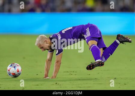 27. August 2021: Orlando City-Stürmer SILVESTER VAN DER WATER (14) wird beim MLS-Fußballspiel Orlando City gegen Inter Miami am 27. August 2021 im Exploria Stadium in Orlando, FL, ausgelöst. (Bild: © Cory Knowlton/ZUMA Press Wire) Stockfoto