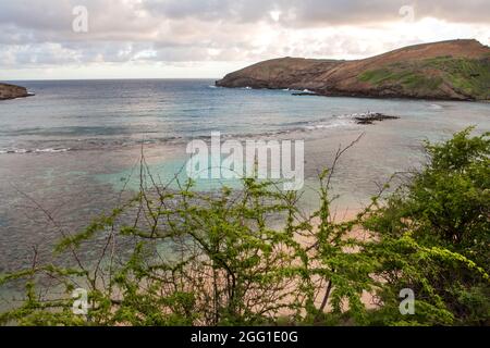 Hanauma Bay, ein Meeresgebiet, das sich an der Südostküste der Insel Oahu auf Hawaii befindet. Stockfoto