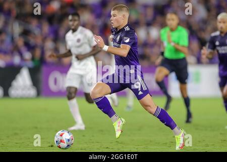 27. August 2021: Chris MUELLER (9), Stürmer von Orlando City, greift den Ball während des MLS-Fußballmatches Orlando City gegen Inter Miami am 27. August 2021 im Exploria Stadium in Orlando, FL, an. (Bild: © Cory Knowlton/ZUMA Press Wire) Stockfoto