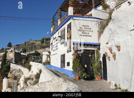 Flamenco-Höhlen im Zigeunerviertel von Sacromonte, Granada, Andalusien, Spanien. Stockfoto