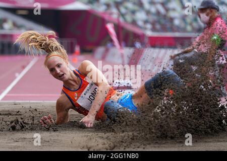 TOKIO, JAPAN - 28. AUGUST: Fleur Jong aus den Niederlanden tritt am 2020. August 2021 während der Paralympischen Spiele in Tokio 28 im Olympiastadion in Tokio, Japan, beim Frauen-Weitsprung an (Foto: Helene Wiesenhaan/Orange Picics) NOCNSF Atletiekunie Credit: Orange Pics BV/Alamy Live News Stockfoto