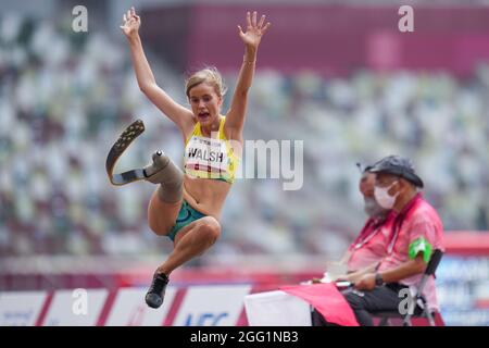 TOKIO, JAPAN - 28. AUGUST: Sarah Walsh aus Australien tritt beim Women's Long Jump an - T64 während der Paralympischen Spiele von Tokio 2020 im Olympiastadion am 28. August 2021 in Tokio, Japan (Foto: Helene Wiesenhaan/Orange Picics) NOCNSF Atletiekunie Credit: Orange Pics BV/Alamy Live News Stockfoto